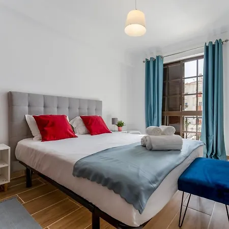 Luminous 2bdr Flat W/balcony By Lovelystay شقة *