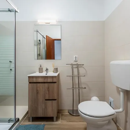 Luminous 2bdr Flat W/balcony By Lovelystay * Албуфейра