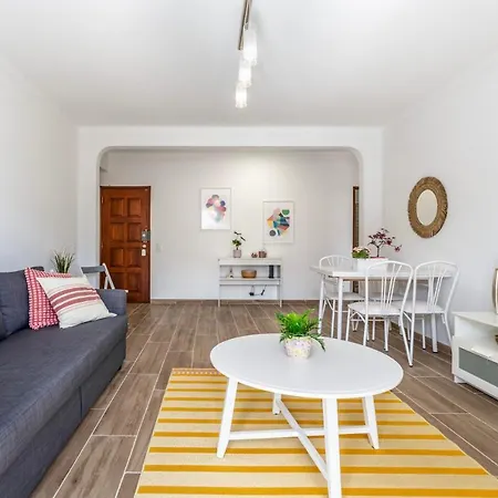 Luminous 2bdr Flat W/balcony By Lovelystay Apartment *